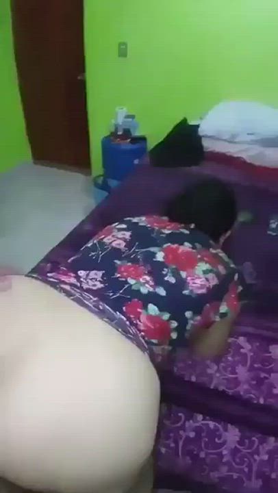 Friends Girlfriend Mom gif