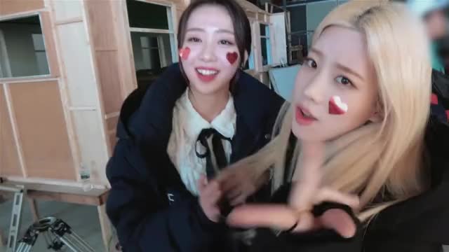 Kim Lip & Yves - Loona