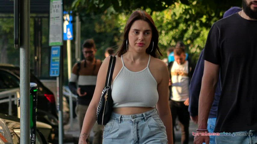 big tits braless pokies gif