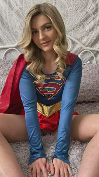 Camgirl Cosplays Supergirl and Fingers Solo