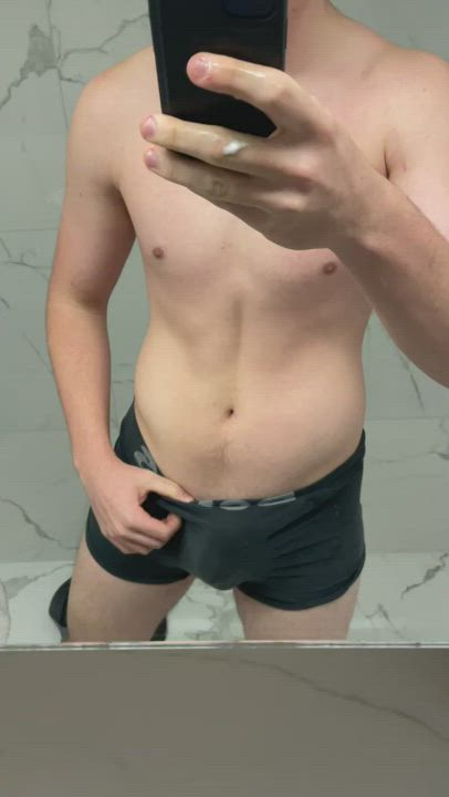 6’2 18 year old Aussie bull looking for some online fun with F and F/M