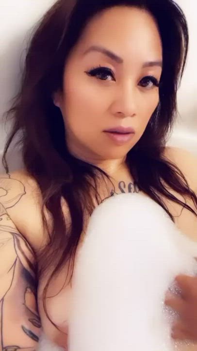 Asian Filipina MILF gif