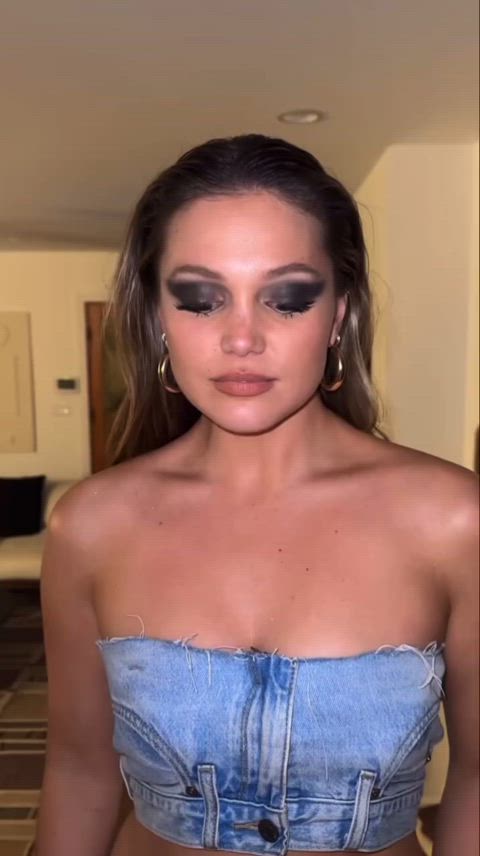 belly button celebrity olivia holt gif