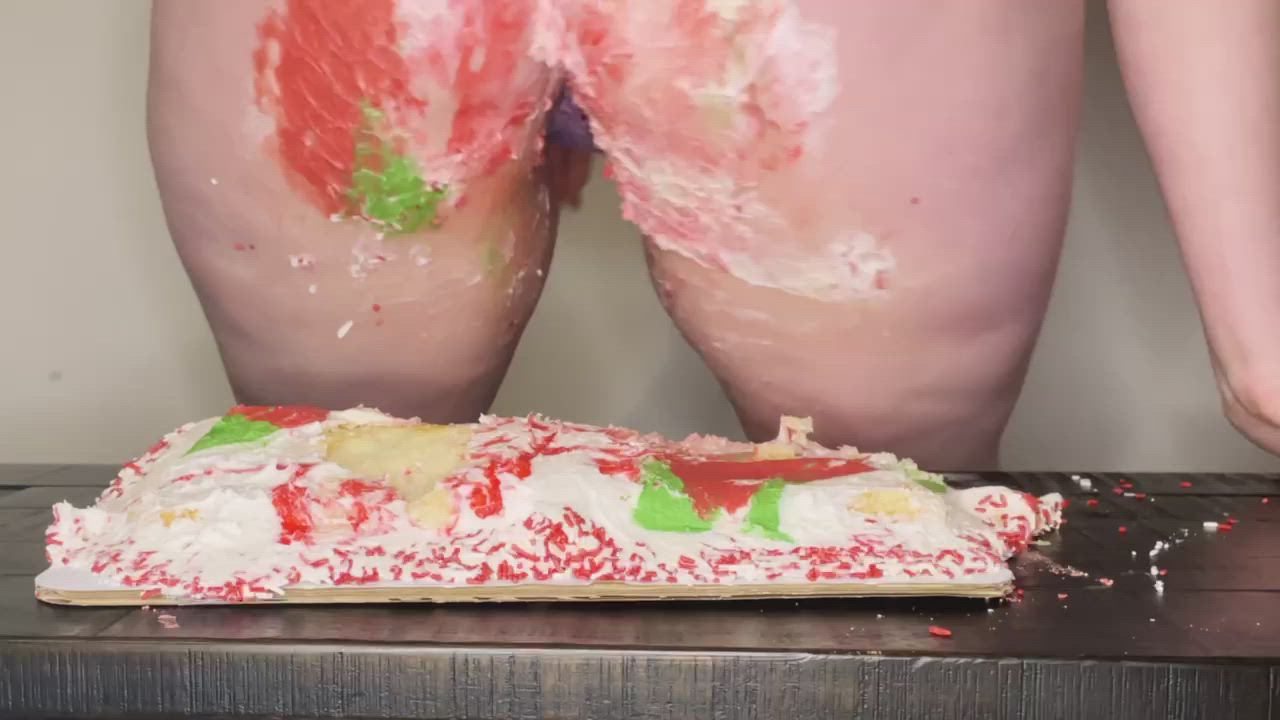 Birthday Cake Smash... with my ass! Happy birthday to me ??✨