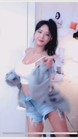 asian cute dancing korean model gif