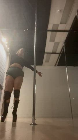 ass big ass booty pawg pole dance gif