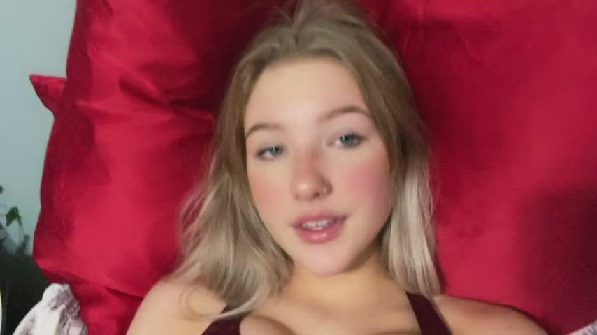 Blonde Lips TikTok gif