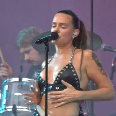 Tove Lo boobs 🍒❤️‍🔥