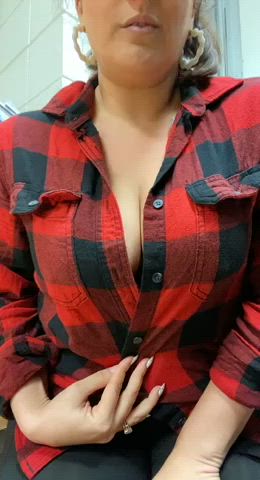How bout a little workplace Titty reveal…