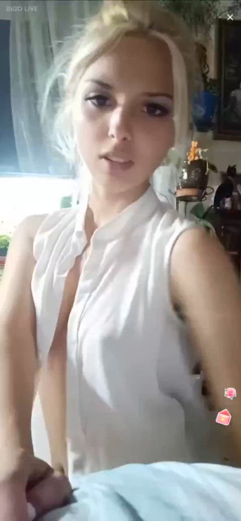 amateur blonde natural tits nipslip puffy nipples teen tiktok tits gif