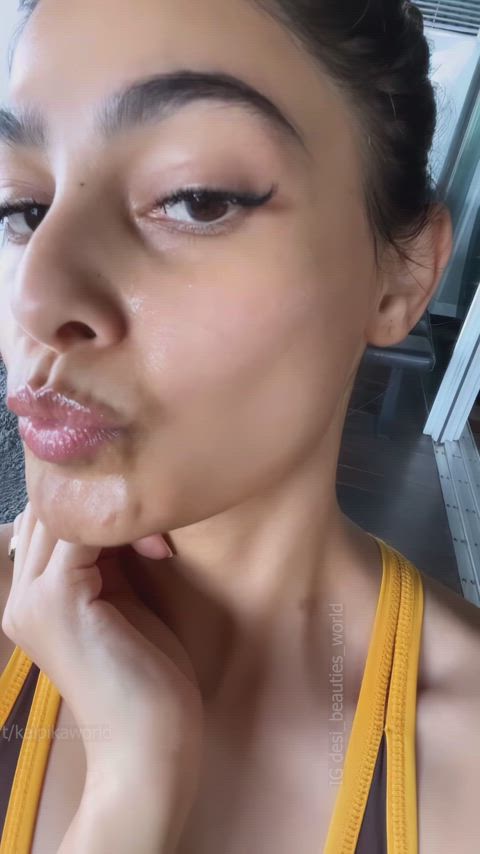 Former Miss India Puja Gupta hot face, cleavage and thighs during her makeup session