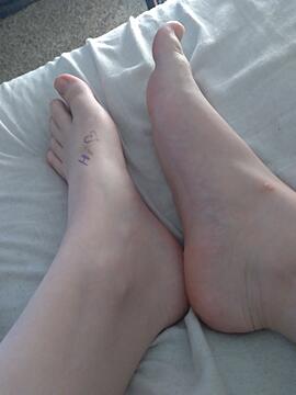 Hi ? Do you like my feet? You can see more if you want ?