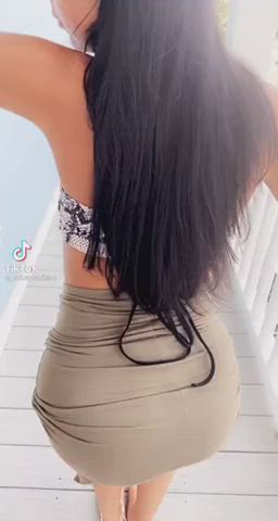 Seductive Italian teen shaking ass 😛