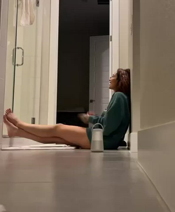 Feet Legs Up MILF gif