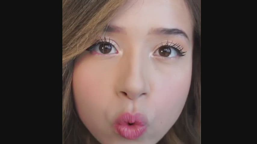 Poki's cute pink lips went perfectly with this hypno, don't you agree?