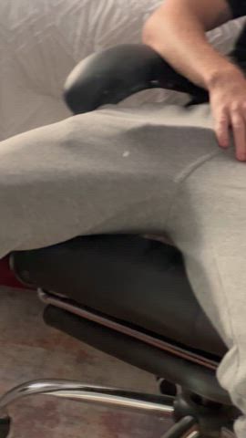 Who doesn’t love grey sweats?