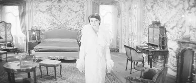 Last-Year-at-Marienbad-1961-GIF-01-21-35-open-arms