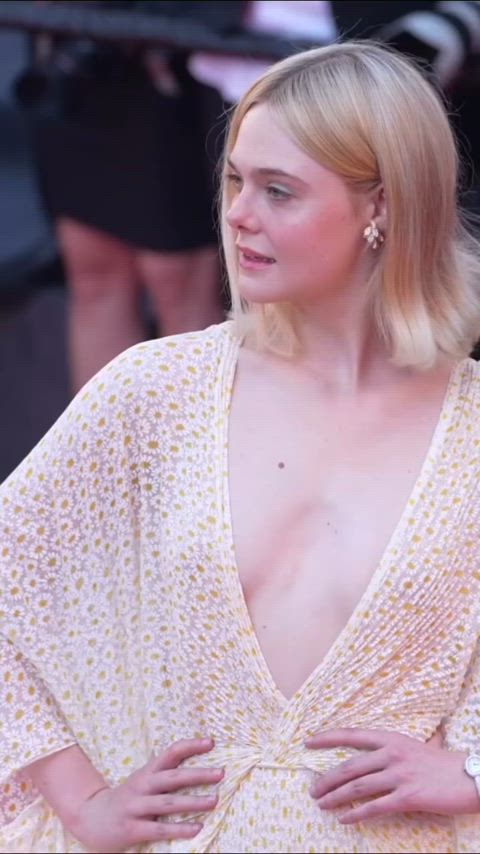 celebrity elle fanning pale petite celebs gif