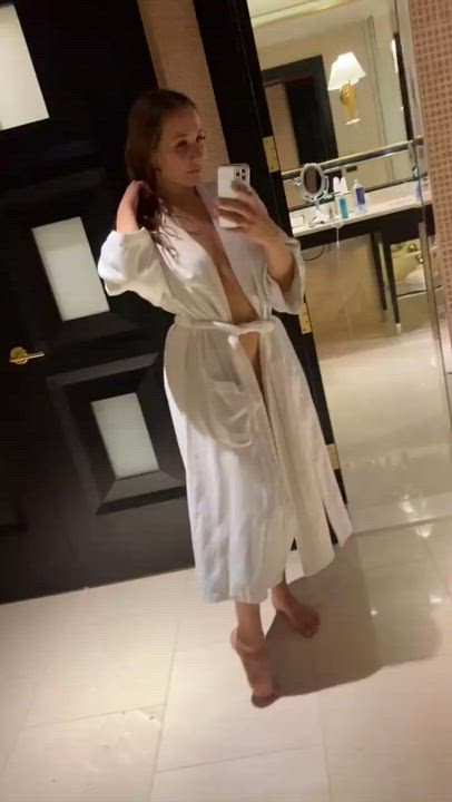 Some girl dancing only bathrobe. Kinda slips pussy on ig story - emmeleigh