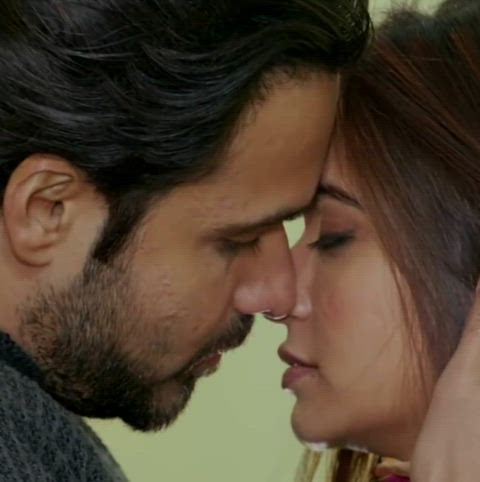 Kriti kharbanda kissing scene