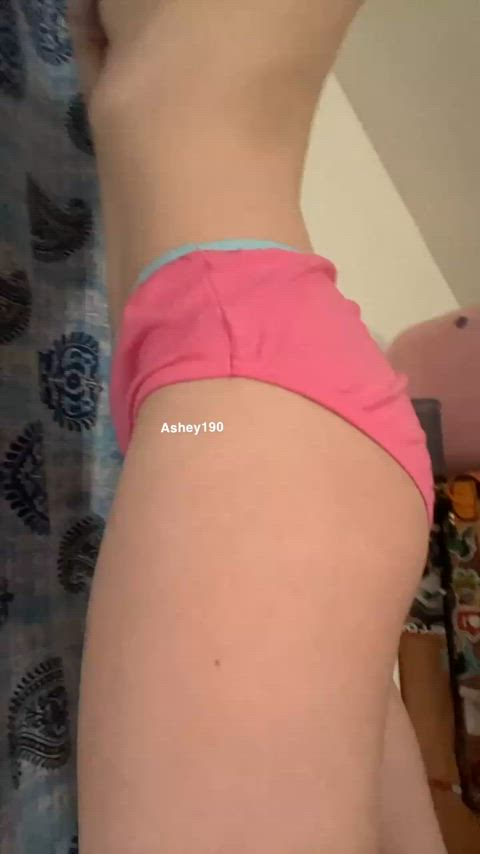 Pulling my pink panties tight on my ass 💗
