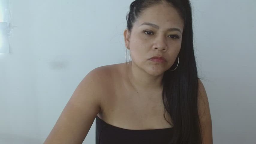 Bitch_mommy live on webcam