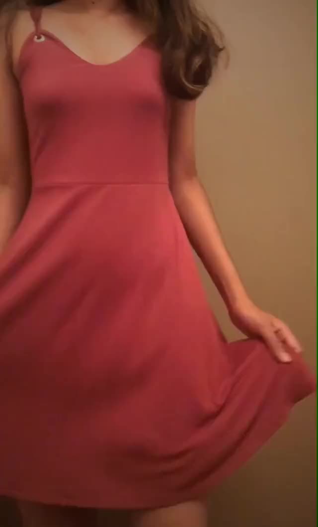 [F] this dress makes me feel cute &lt;3