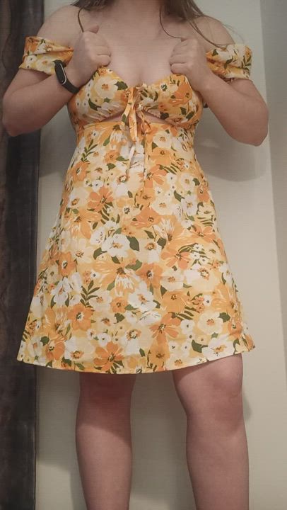 Do I look nice in this dress?