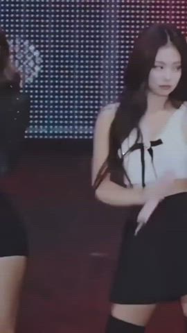 Pop that boobies Jennie 😋😋👅👅