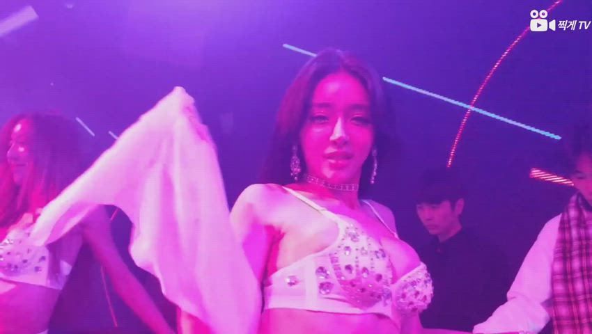 asian big ass big tits dance korean lapdance nightclub sexy twerking gif