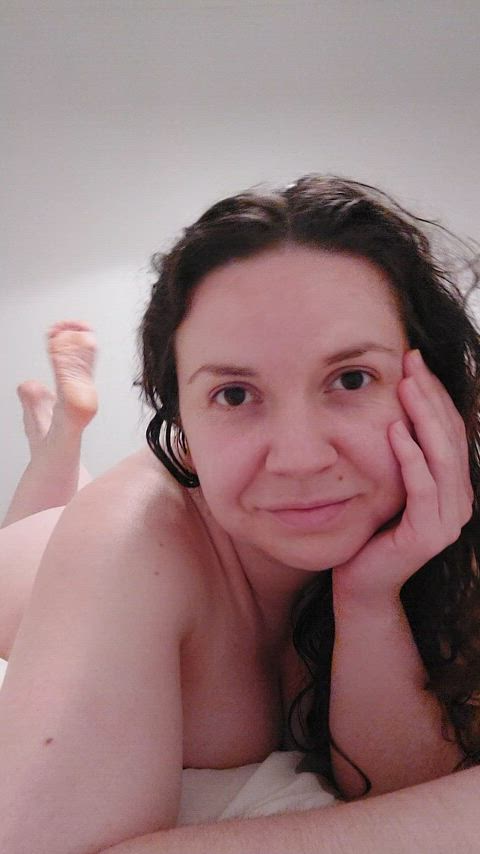 Chilling after a lovely and warm shower 🥰😘