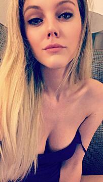 26[F4M] I'm feeling horny tonight, everyone who can upV this I'm gonna give you something