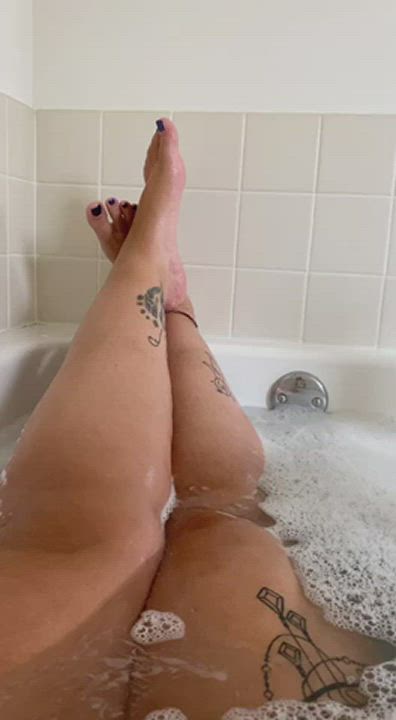 BBW Bathtub Feet Feet Fetish gif