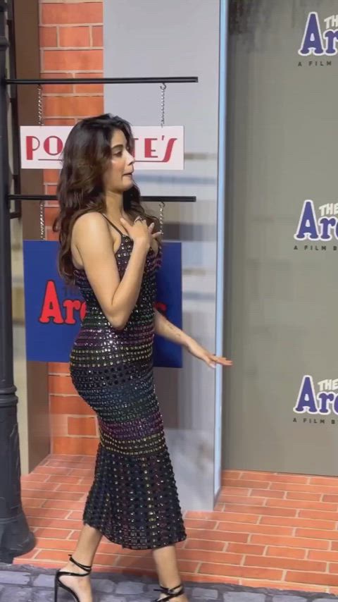 Bimbo Gutterwhore Janhvi Kapoor knows well her Assets. Attention seeking Cumslut