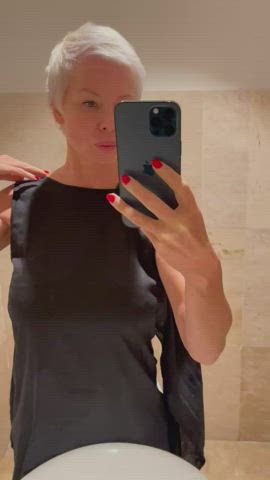 short hair Milf blonde wanted lovers [oc] [tittydroop]