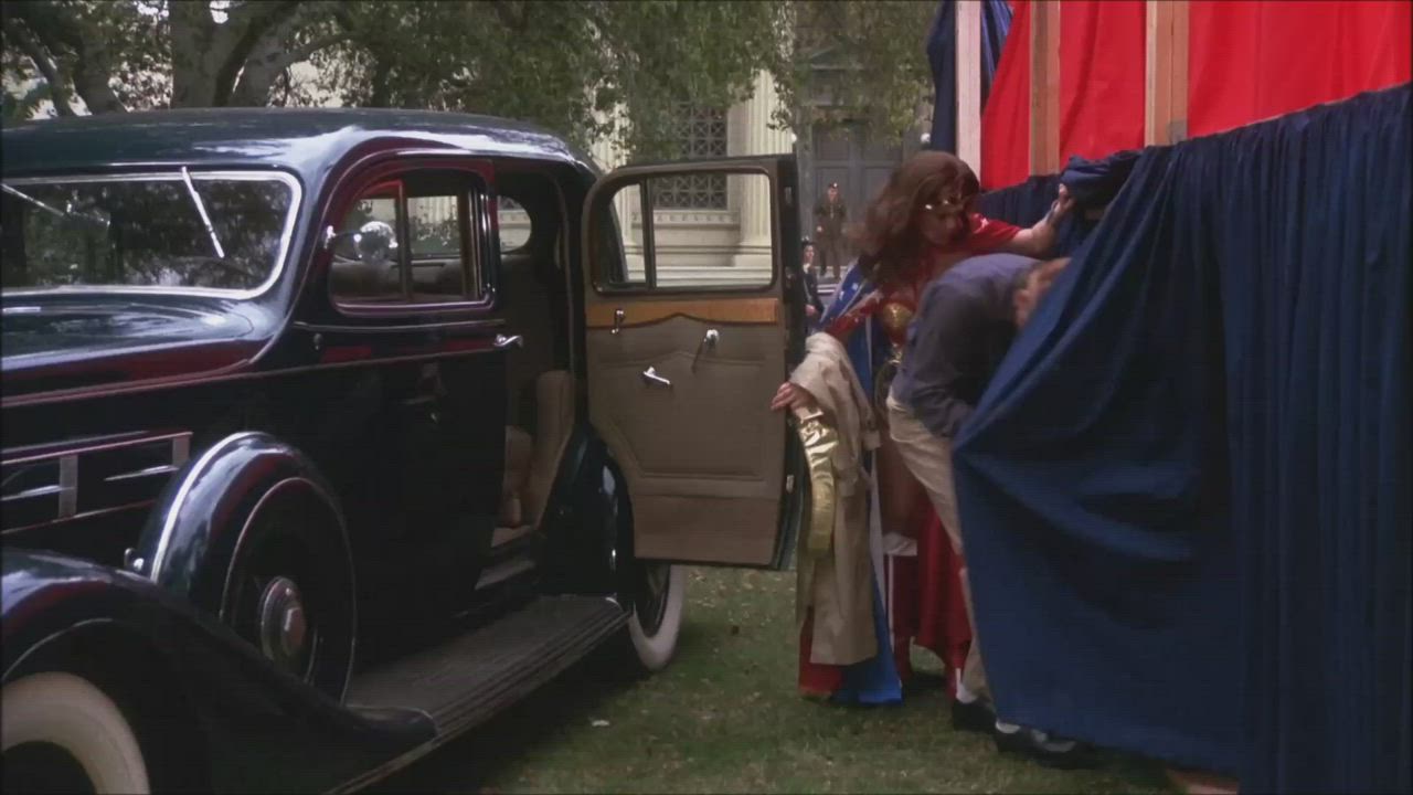 Smuggling Wonder Woman - gif