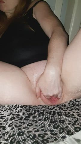 Stirring my fingers in my loose cunt 🔗⬇️ x