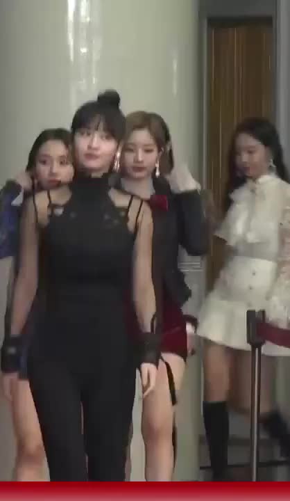 momo red carpet 1