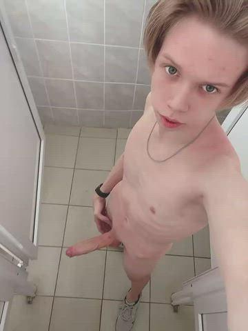 18 twink. I want you to make me cum. Yes, make me cum💦