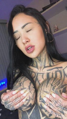 boobs nipples tits amateur-girls latinas selfie gif