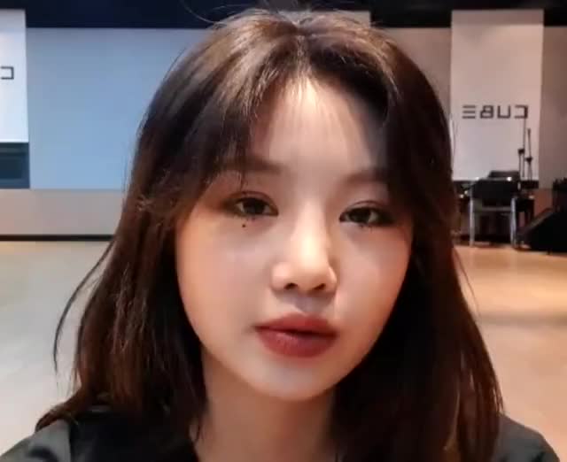 Soojin's pretty smile (201206 - Vlive)