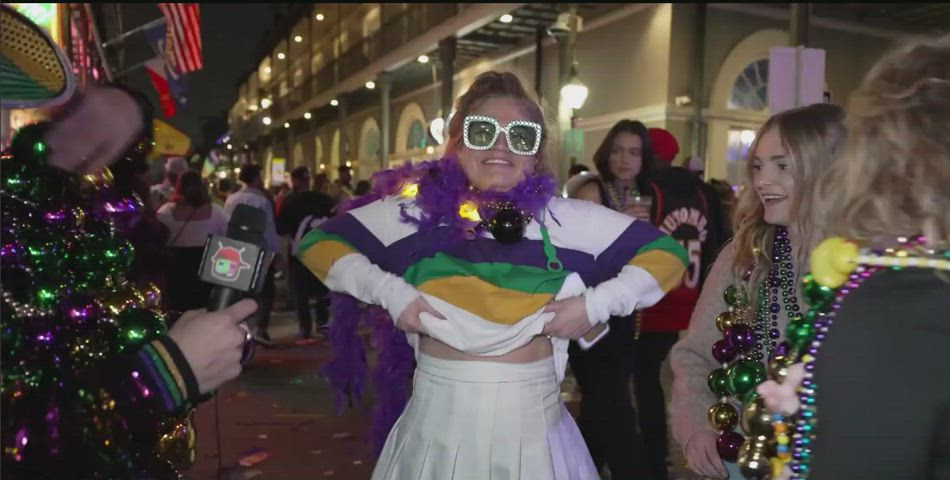 flashing girls mardi gras gif