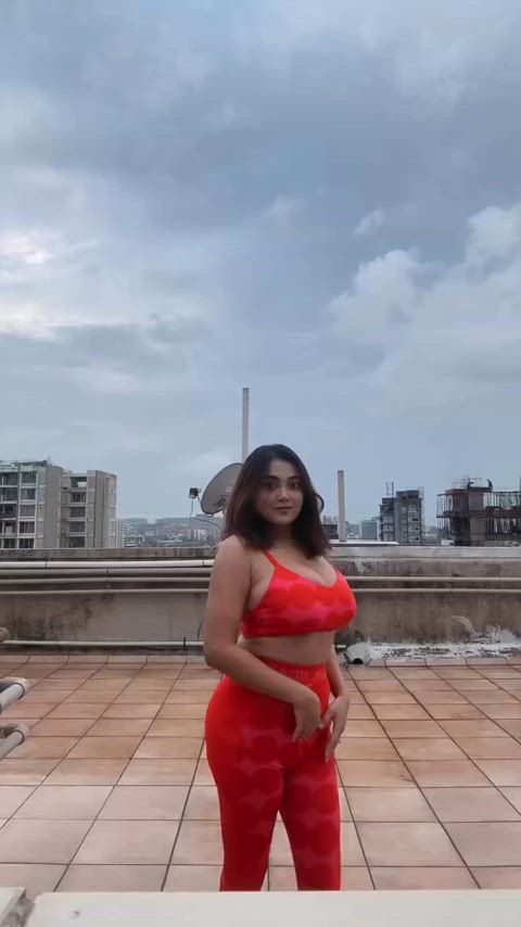 Busty INDIAN Chick