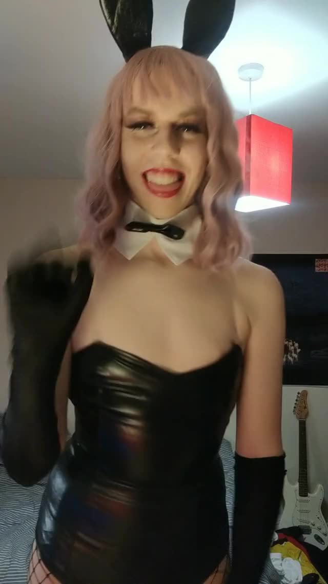 Anyone want to play with this sissy bunnygirl? ??