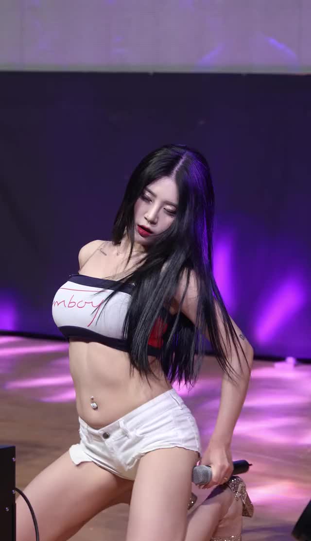 Girl Crush - Bomi Serious Hip Ass Rolls