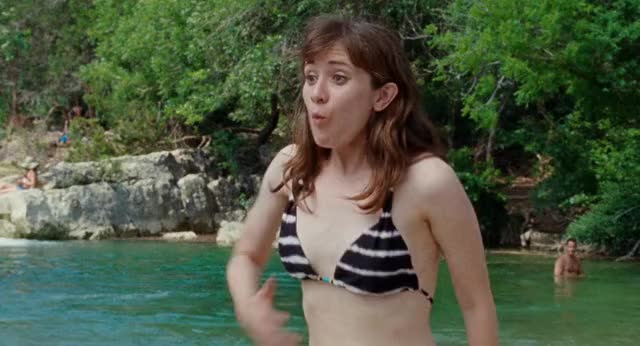 Noël Wells (ex-SNL and Master of None) taking off her top