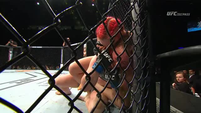 Gillian Robertson def Molly McCann via RNC! McCann was twitching after the choke,