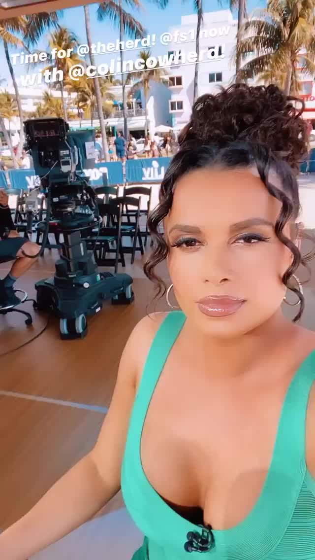 Joy Taylor Cleavage