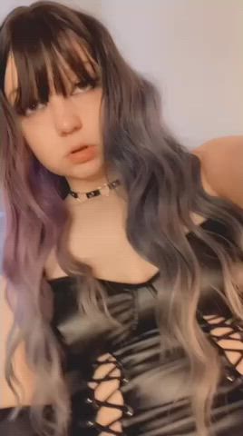 Would I make a good goth gf? Or a better fuckdoll?