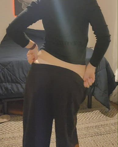 How do you like my booty reveal